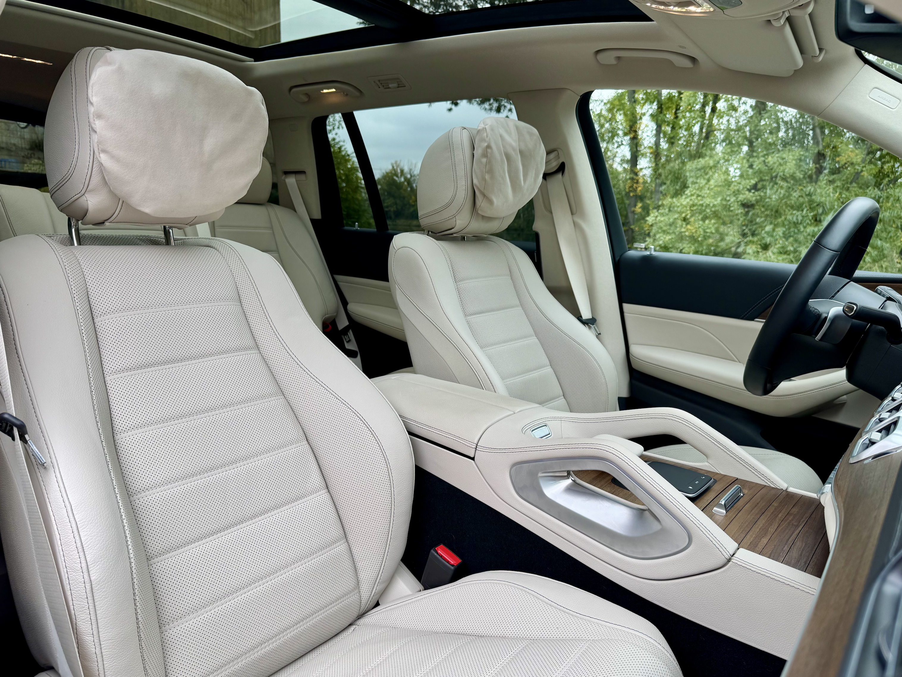 MERCEDES GLS 450d | SKLADEM | FACELIFT | české předváděcí auto | luxusní naftové SUV 380 koní | černá metalíza | béžová kůže | offroad paket | perfektní výbava | super cena | nákup online | AUTOiBUY.com
